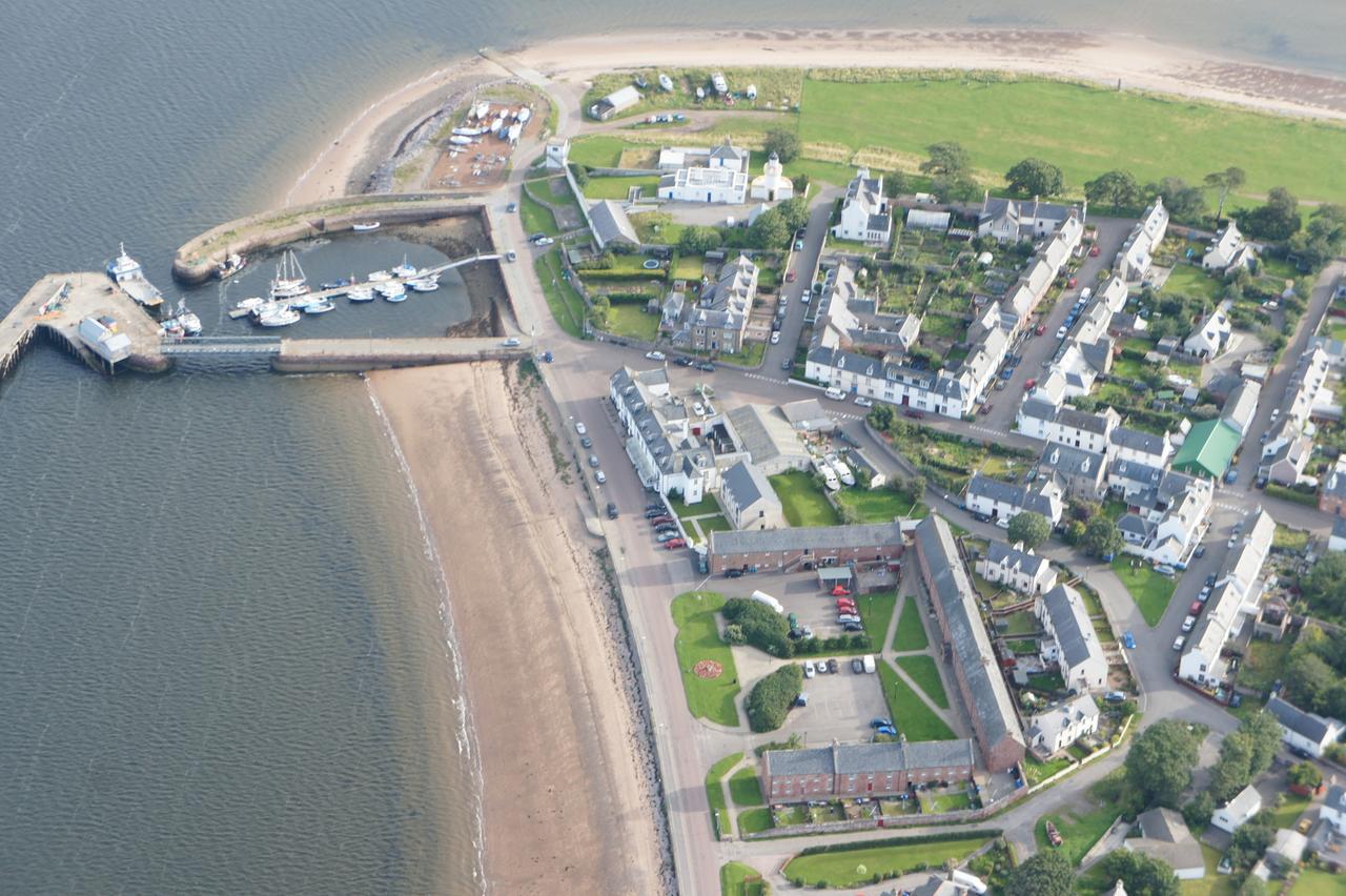 The Royal Hotel Cromarty Buitenkant foto